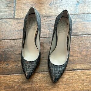 Vince Camuto Closed-Toe Pump